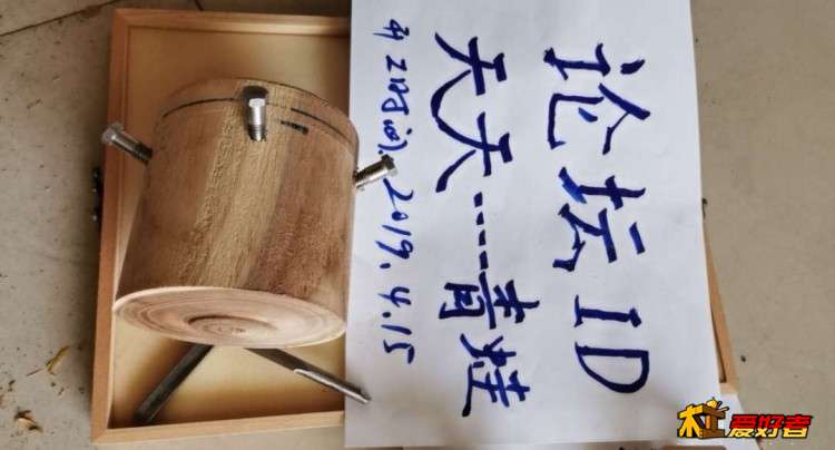 带螺丝的夹具1.jpg