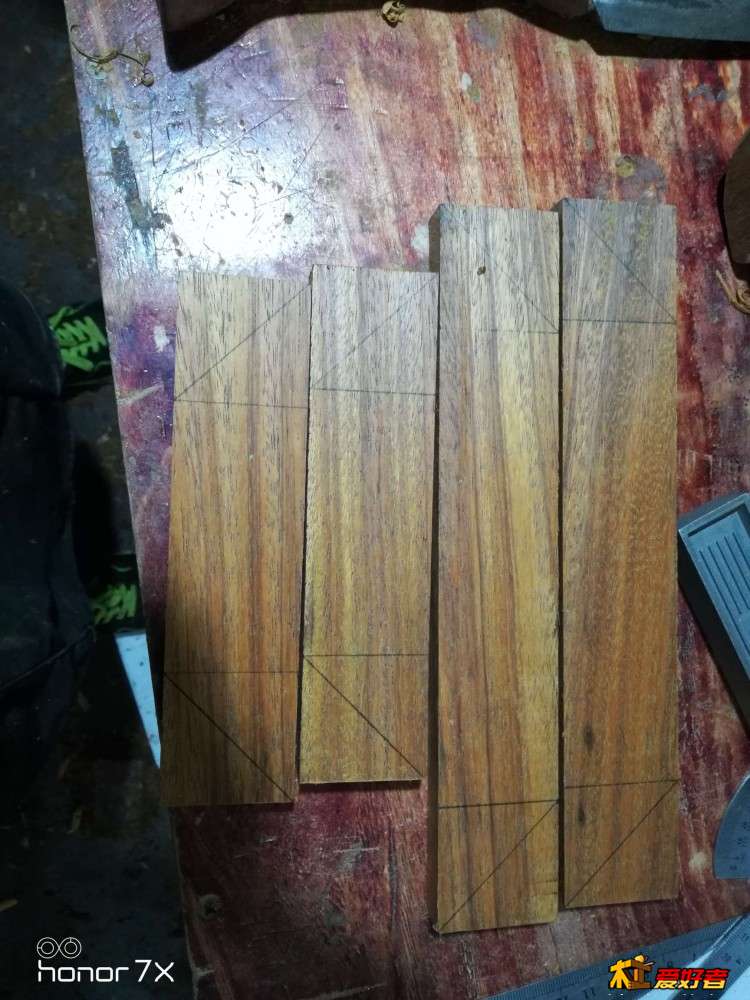 1561800599316358_317.jpg