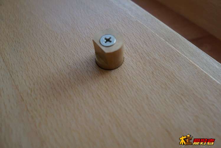 卡榫设计好，请金工师傅做的。