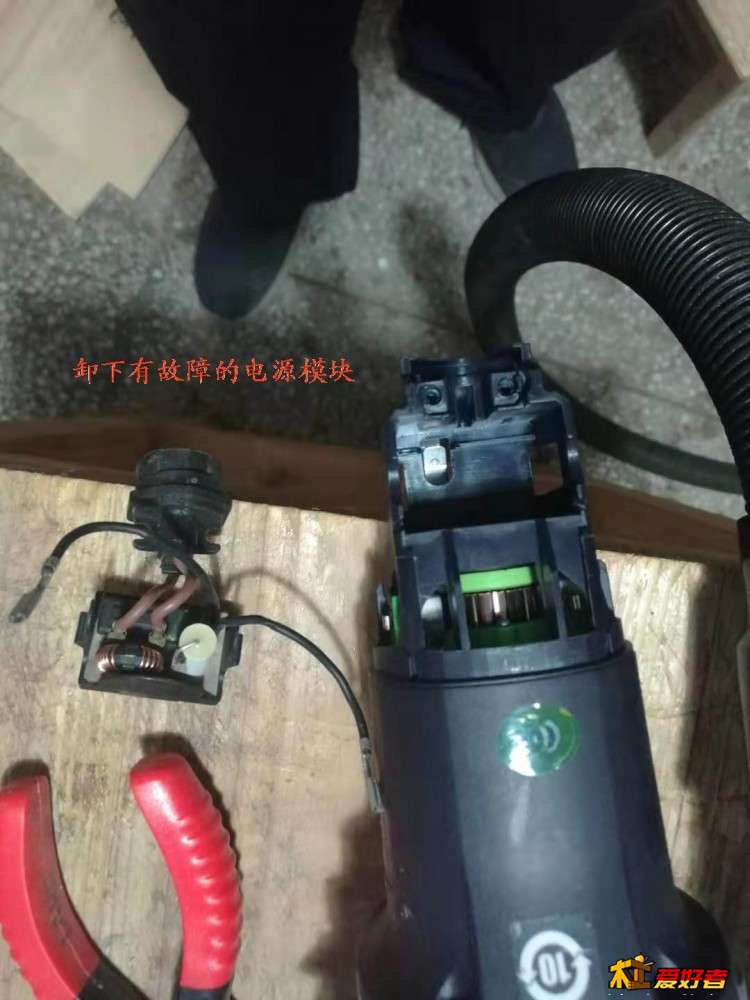 4拆除故障电源模块.jpg