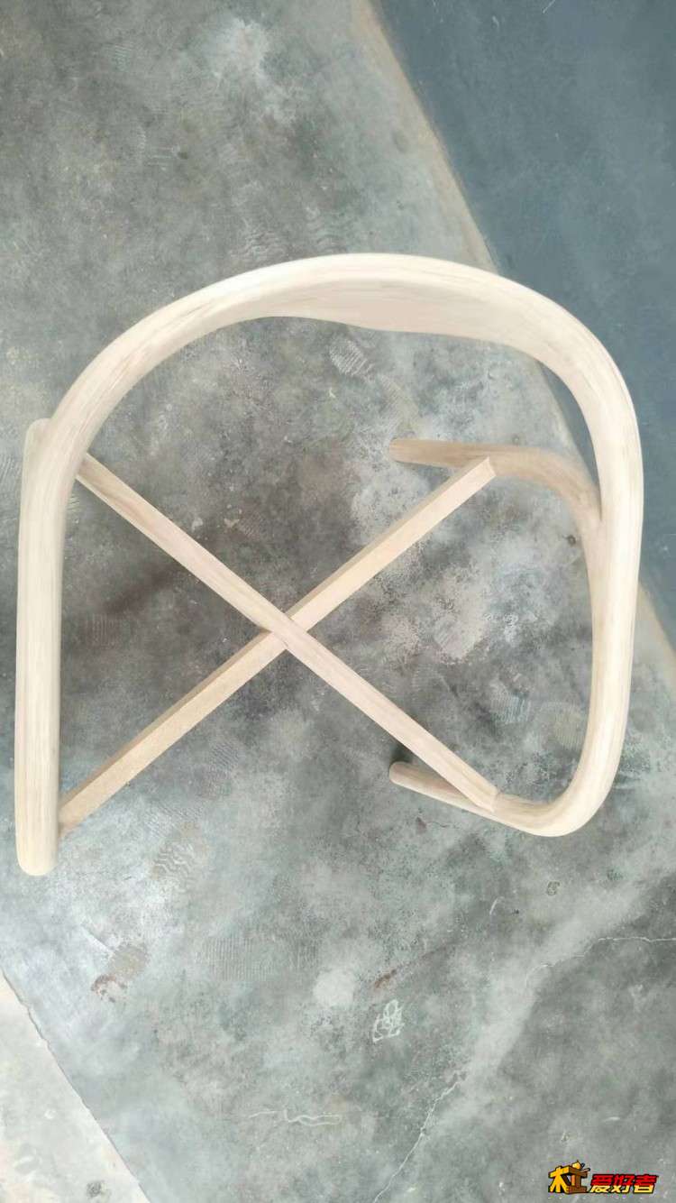 成品没擦油。有个软包坐垫没做