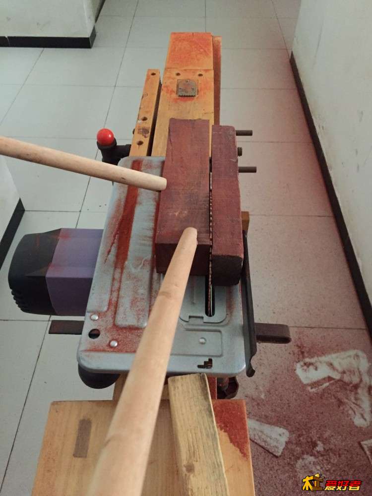 6-6-台锯推把使用照.jpg