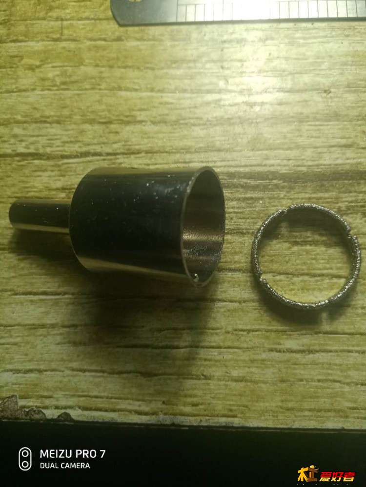 开孔器锯掉上面的金刚砂部分