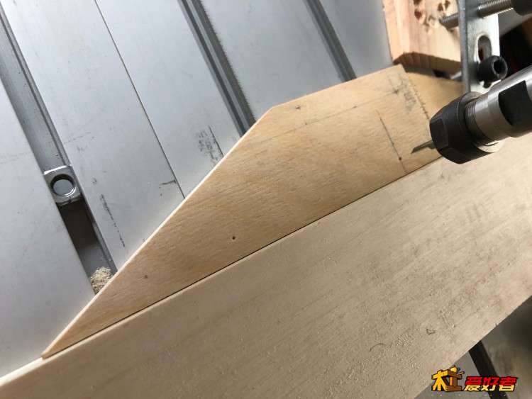 用 CNC 给空心定位。
