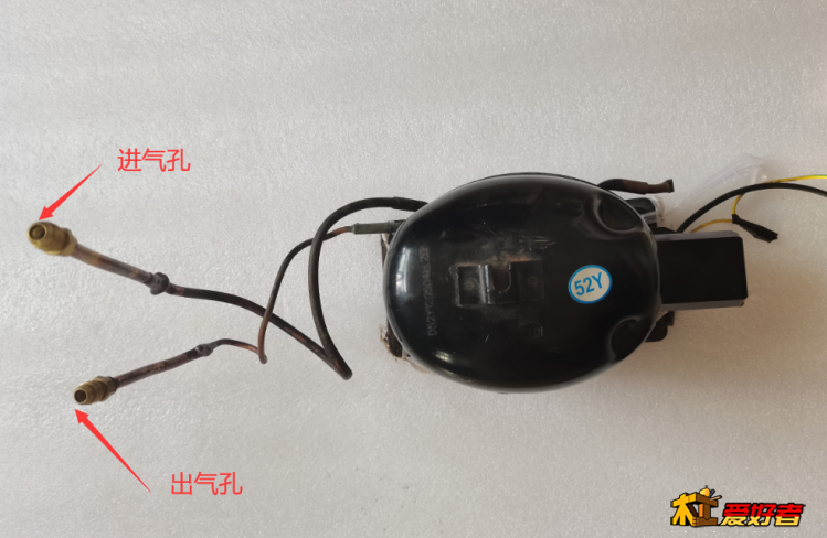 冰箱空压机是从进气和出气孔加冻机油1.png
