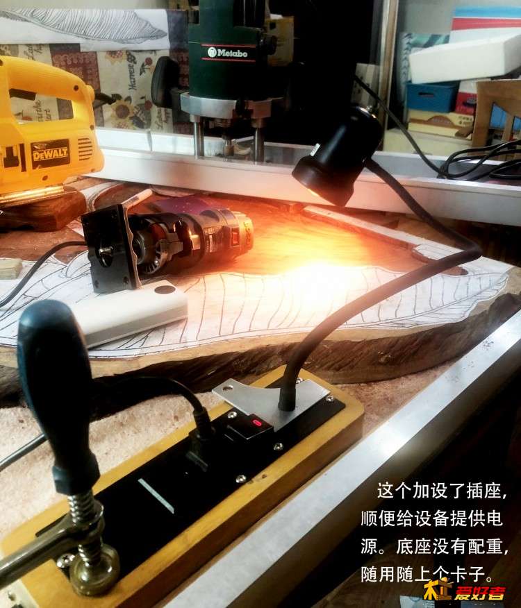 带插座的灯.jpg