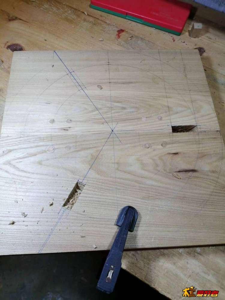 櫈面手工凿卯