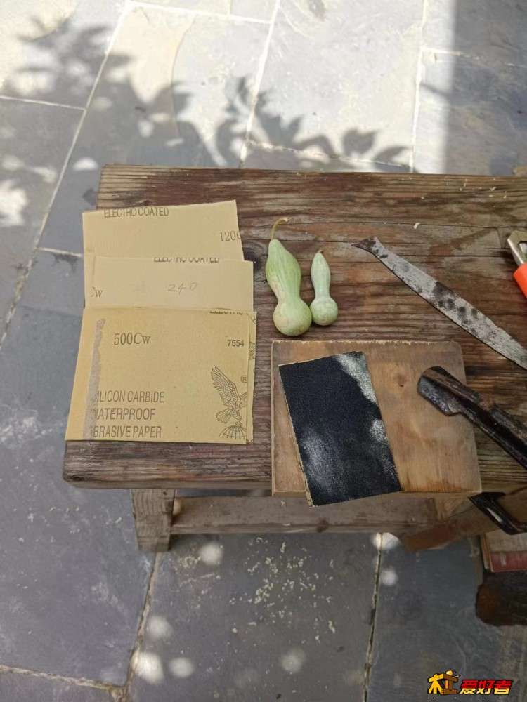 3-2-刮去青皮后用120，240，500目砂纸打磨.jpg
