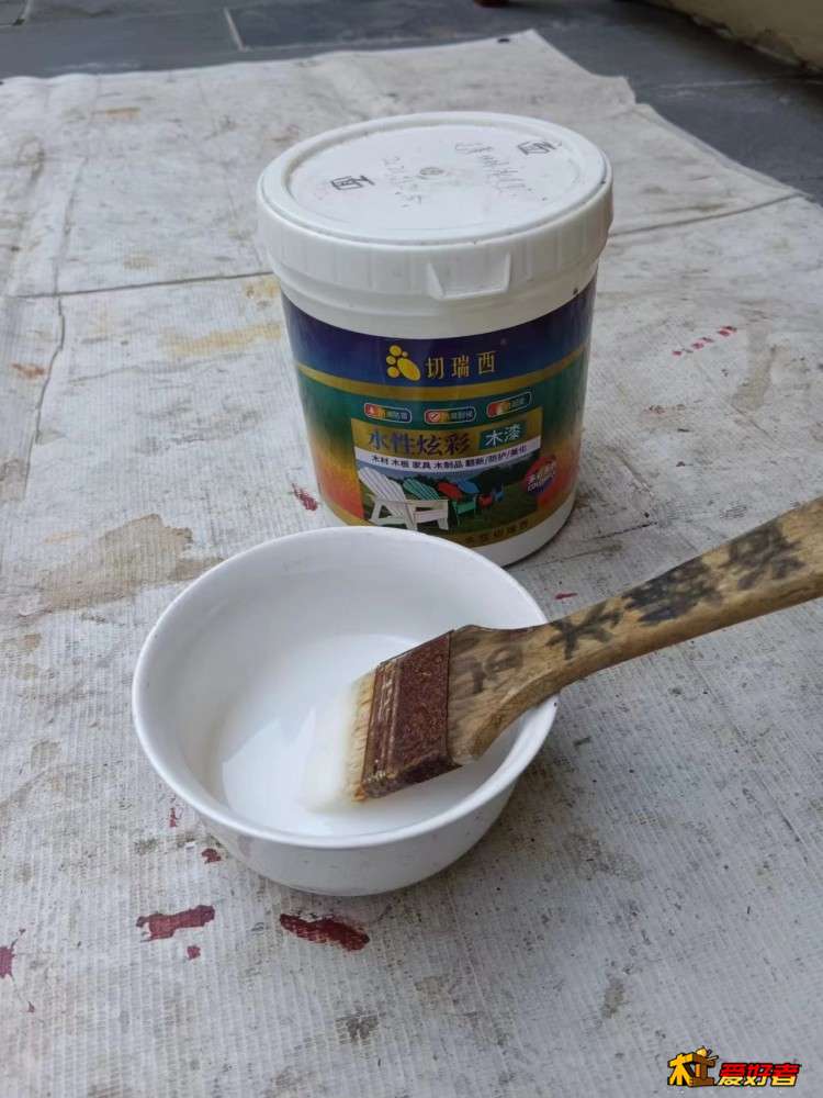 3-8-刷环保透明水性漆.jpg