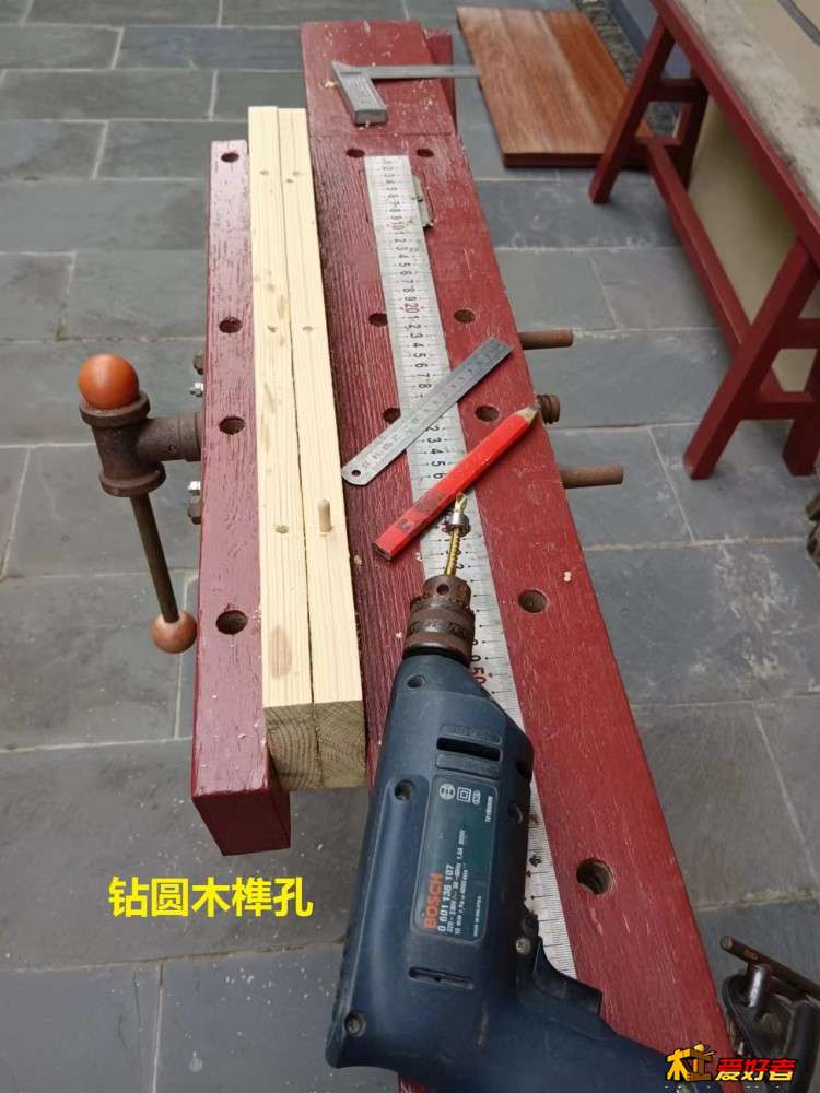 3-5-钻圆木榫孔.jpg
