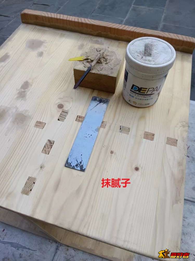 7-4-抹腻子.jpg