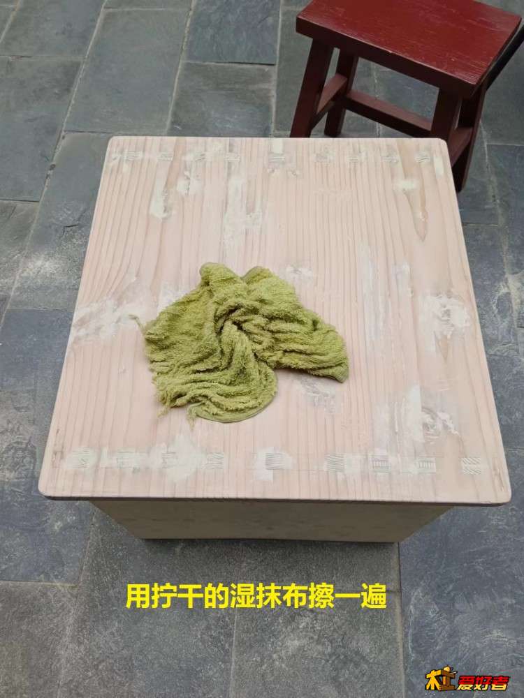 7-6-用拧干的湿抹布擦一遍.jpg