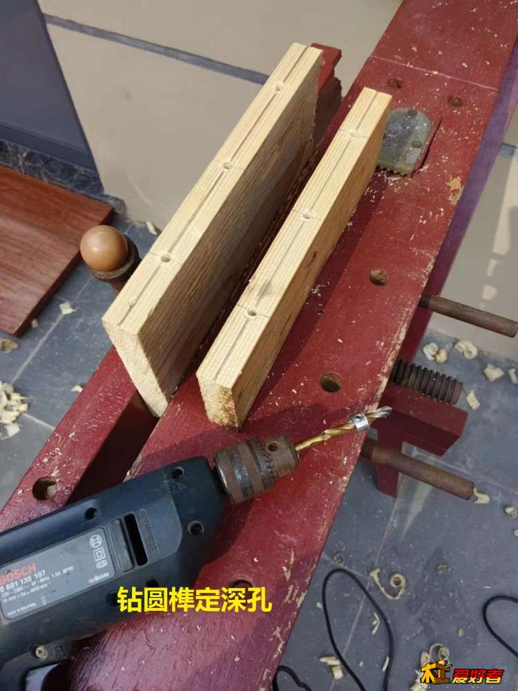 2-7-钻圆榫定深孔.jpg