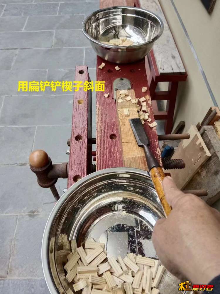 4-2-用扁铲铲楔子斜面.jpg