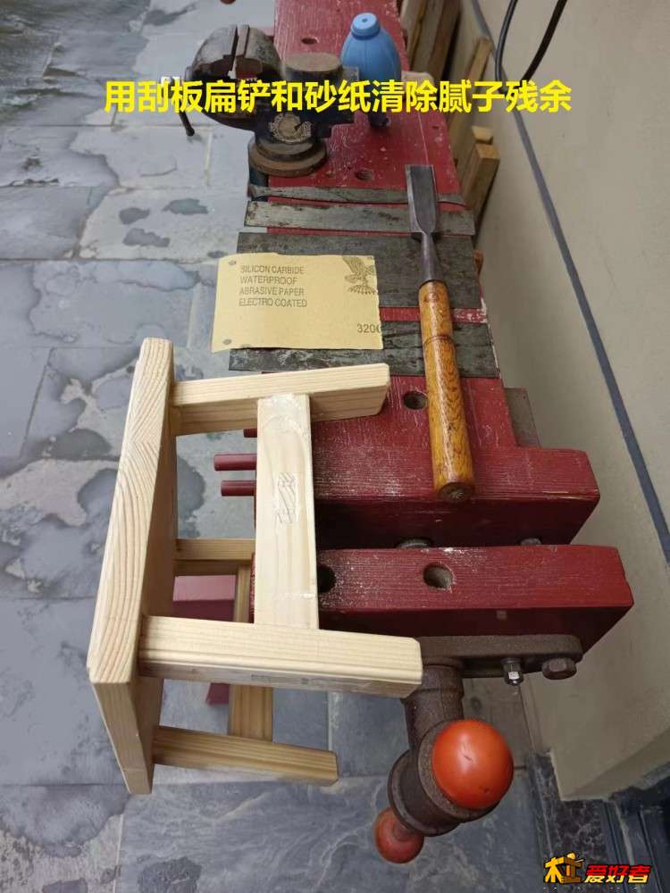 6-2-用刮板扁铲和砂纸清除腻子残余.jpg