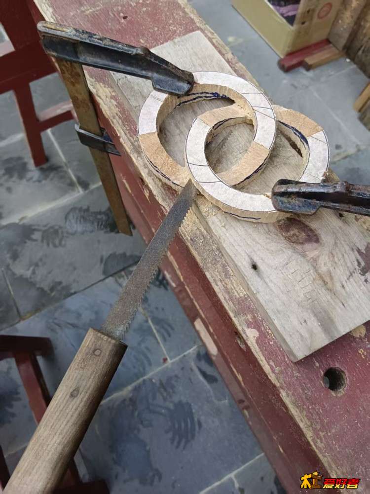 3-2-用小表条锯锯开.jpg