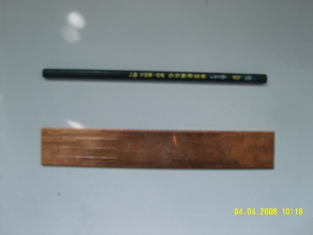 厚2.5mm的铜板，用来镶大刨子的刨口。铜好贵啊，在铜材门市买这一块，花了14圆
