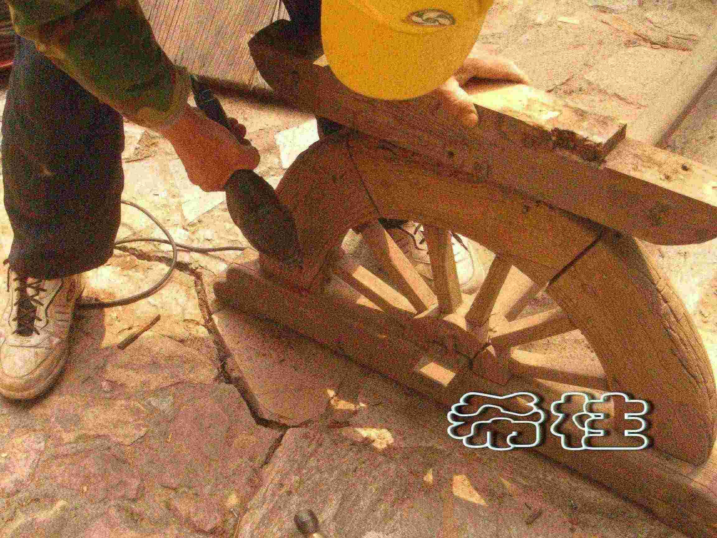 钻孔希柱.jpg