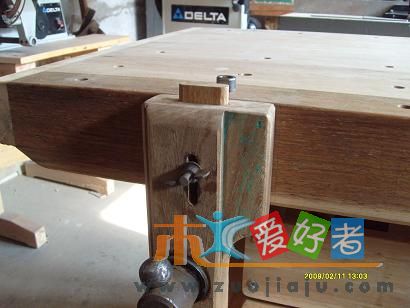 小的夹头出来了.不用的时候放下去
