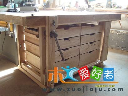 工作台前面