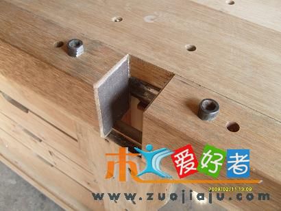 夹口粘的砂布.以变夹工件劳牢固