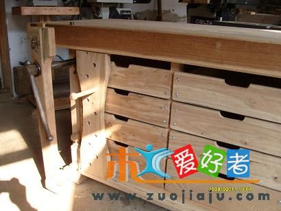 托木件的杆板移到前面.跟据加工件多长来移动托杆