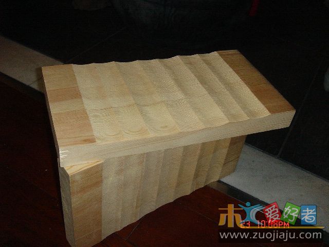 粗加工的板凳凹面.JPG