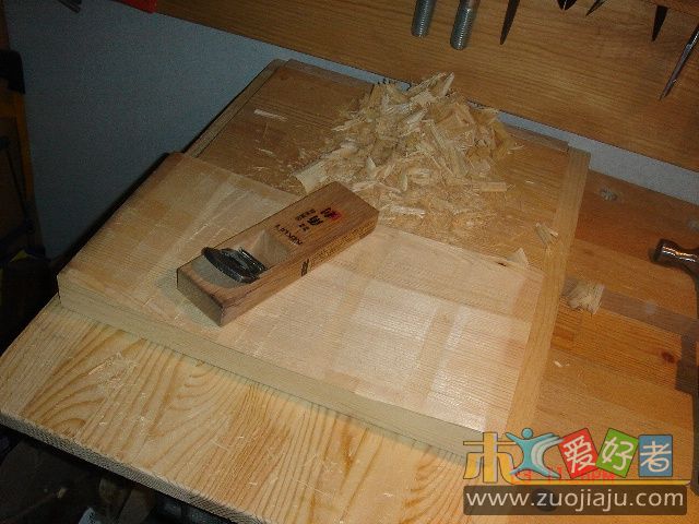 板凳面粗加工后用刨子加工.JPG