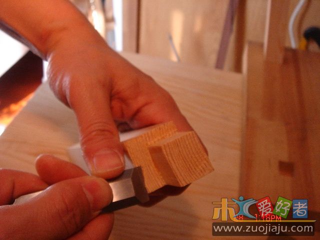 用凿子来修整.JPG