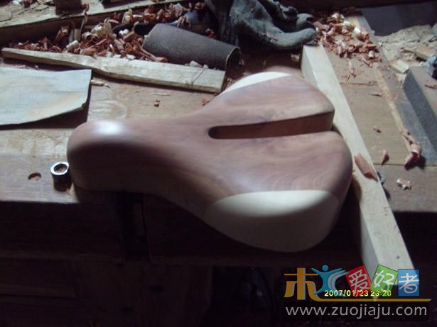 这是工作台的后面夹具在夹工件