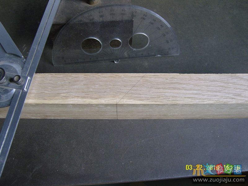 根据刨子的功用，选合适的角度，画出刨刀坡度线